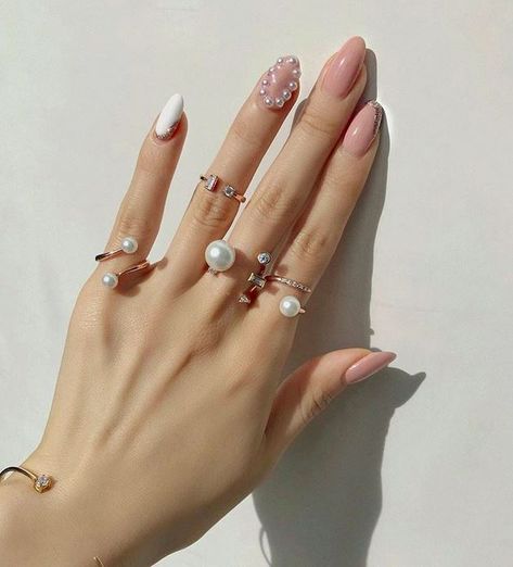 Pearl Details nails