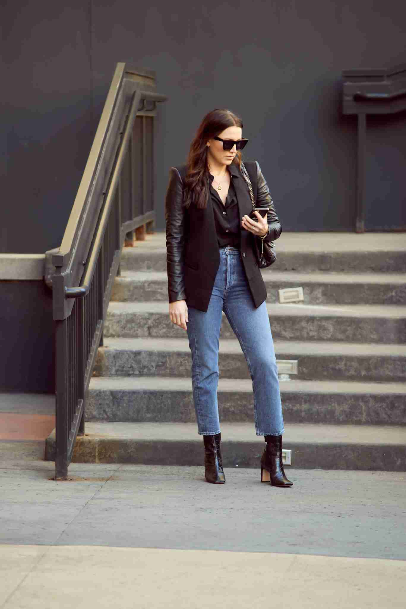 How to Wear Mom Jeans in Winter the gray details