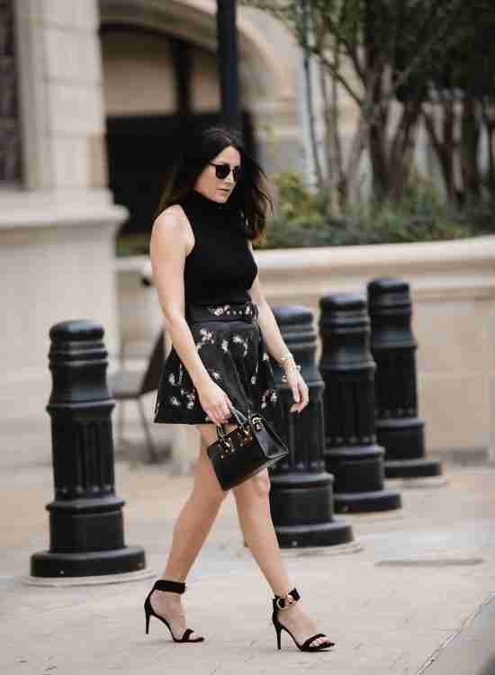 How to Wear Linen Shorts - all black outfit