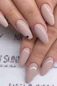 20 + Valentine's Day Nail Ideas - the gray details