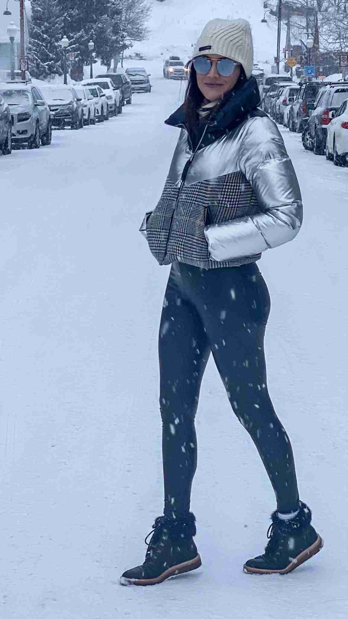15 Apres Ski Outfits the gray details Neutral Daily Outfit Guides — free download