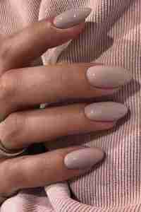 40+ Classy Nude Nail Designs - the gray details
