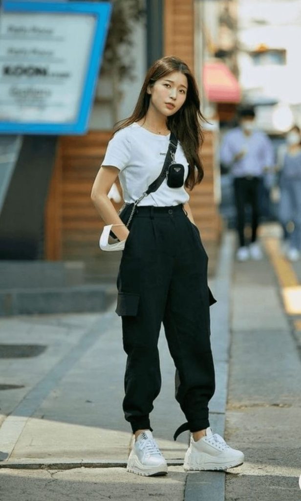 How to Wear Cargo Pants with sneakers