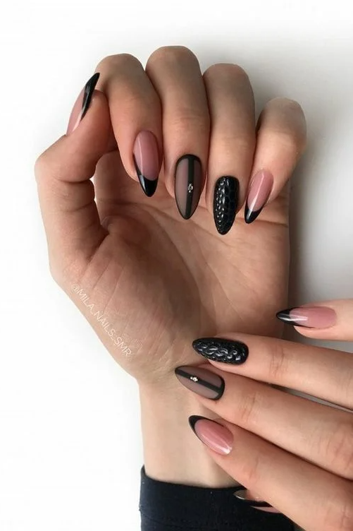 Romantic Black Nail Designs