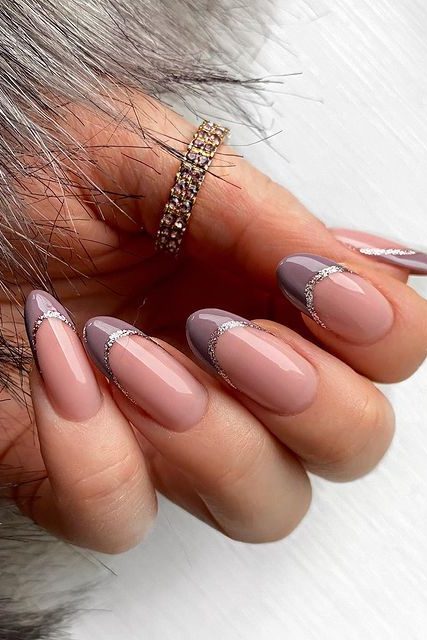 French Tip Twist with glitter