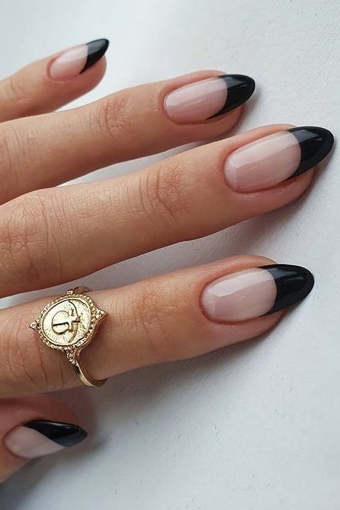 Minimal Black Nail IDeas