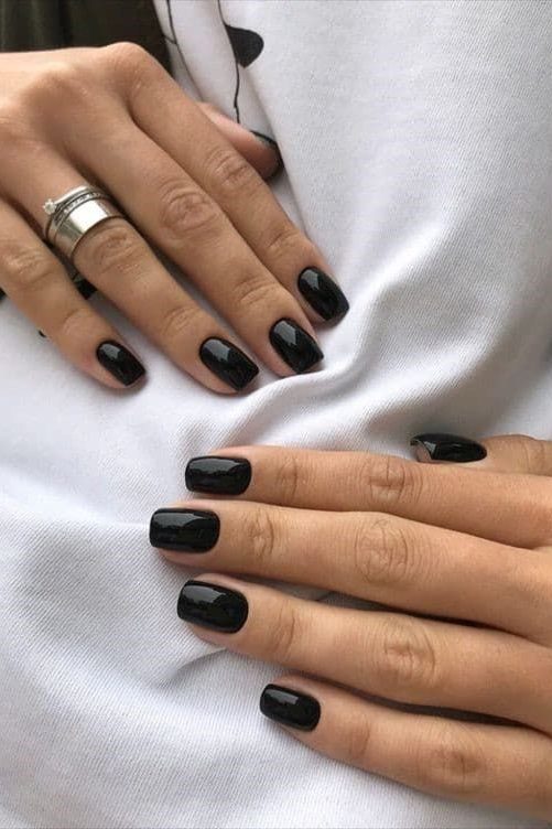 Minimal Black Nails
