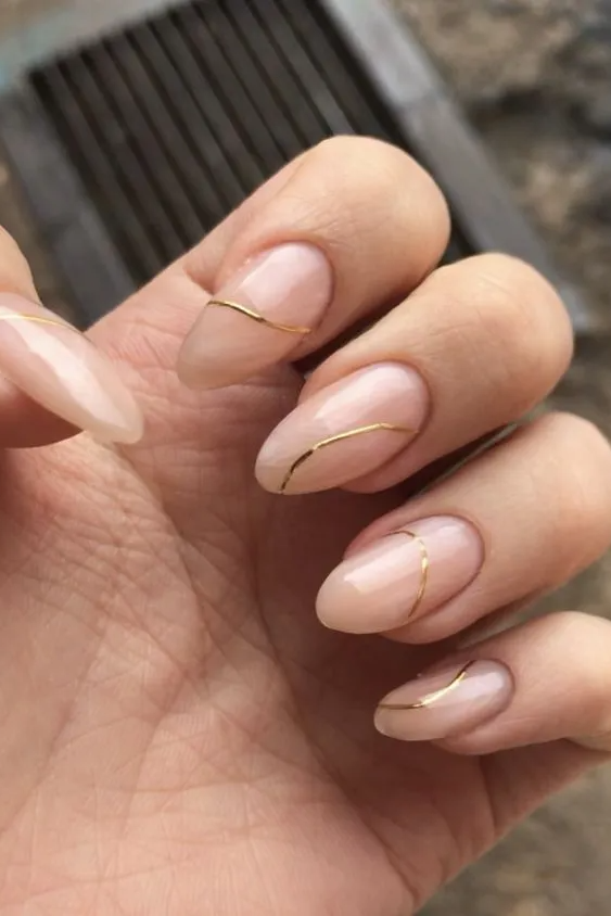 Minimal Gold detail nails