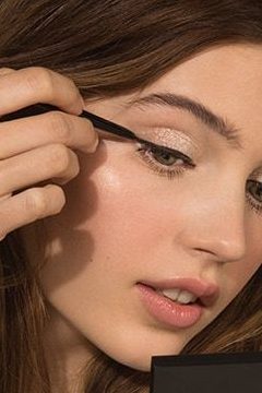 Neutral Eyeshadow Looks - apply eyeliner