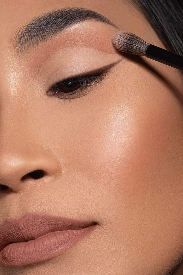 Neutral Eyeshadow Looks: step 4: Define the Crease