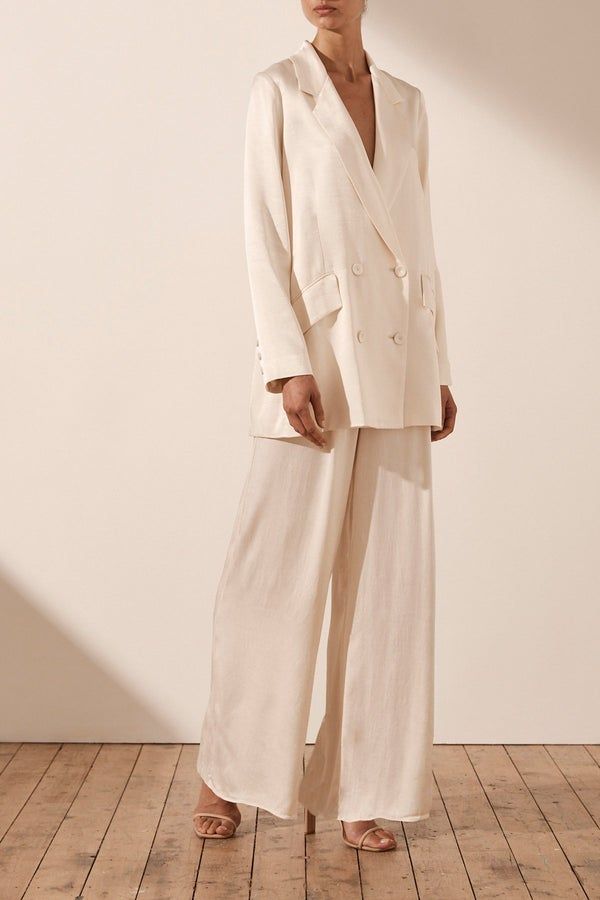 Monochromatic fall outfit idea