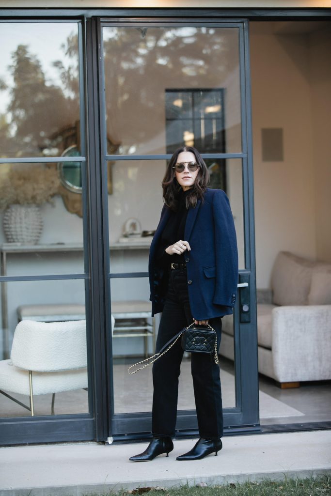 Navy Blazer + Black Jeans Outfits