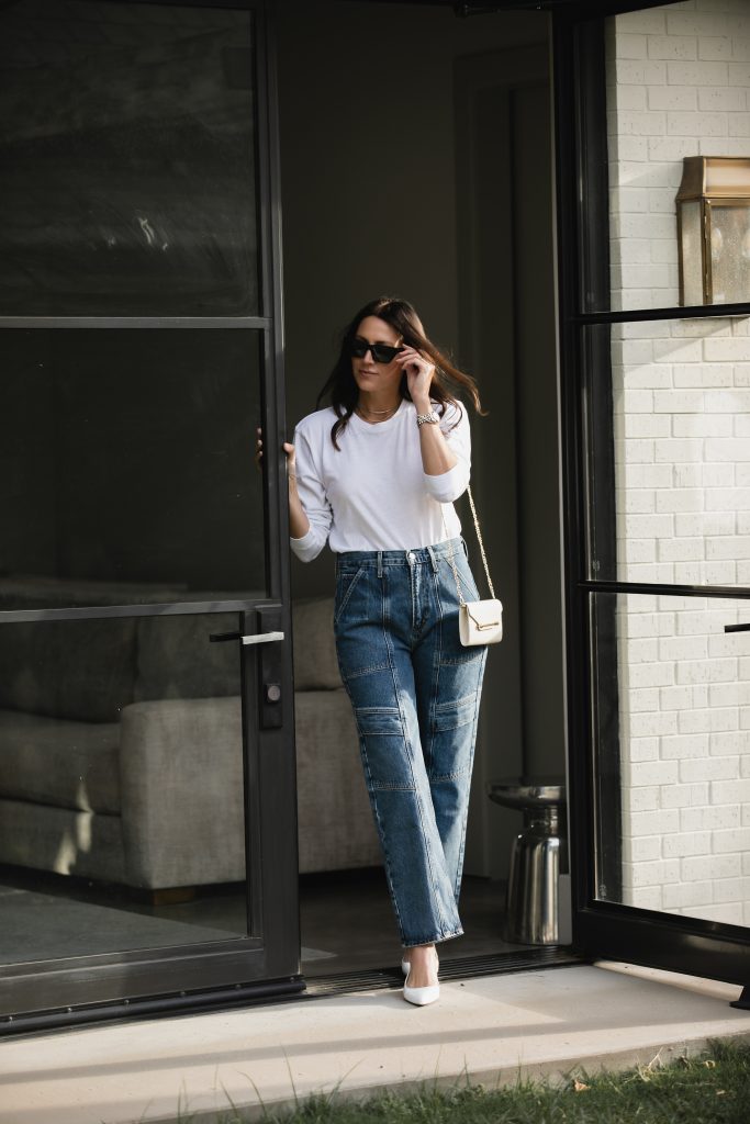 How to Style Cargo Jeans With Tee and Flats