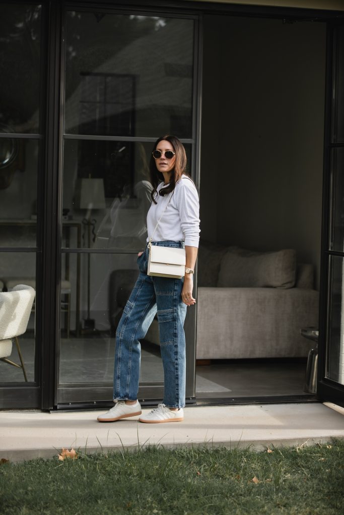 Casual Outfit with Jeans and Sneakers