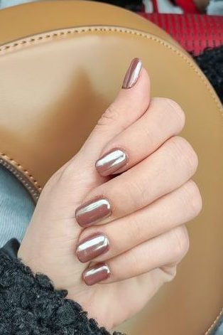 Milk Chocolate Chrome Nail trend