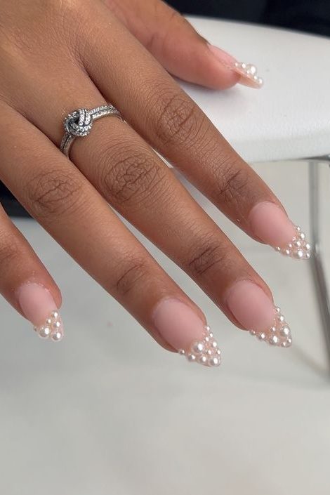 Pearl Accent Old Money Nails