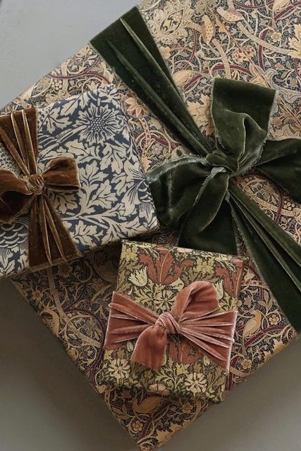 Winter Florals Christmas Gift Wrapping Ideas