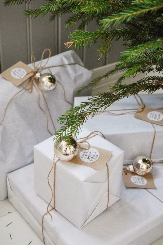 Gold and White Christmas Gift Wrapping Ideas