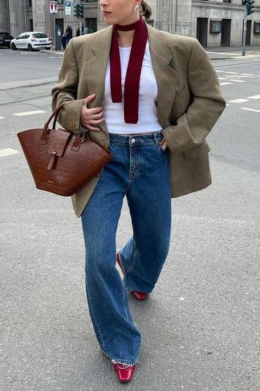 Red Accents fashion trend