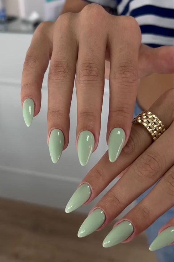 St. Patrick's Day manicure inspo