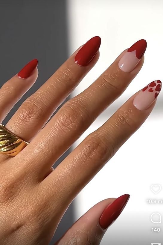 25 Almond Shape Christmas Nail Designs to Try in 2024 | Sarah Scoop