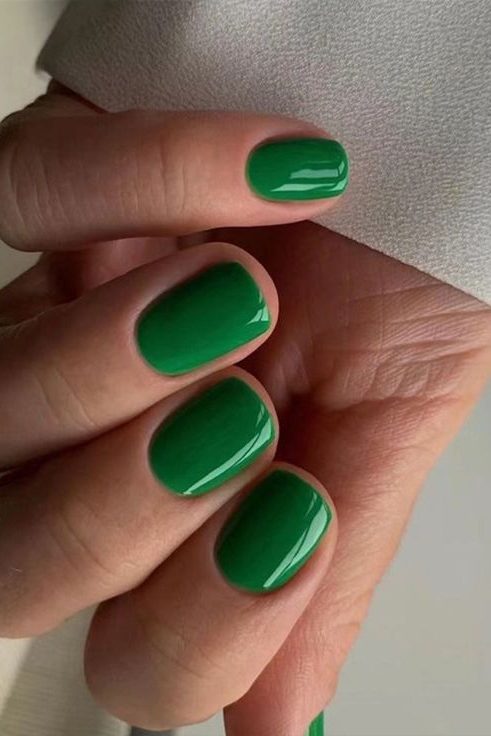 Short Green Nails inspo
