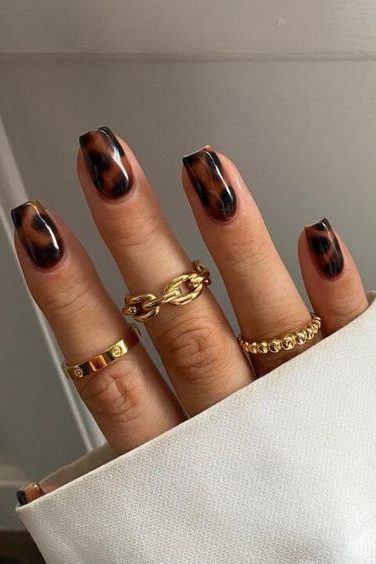 tortoise shell Mob Wife Aesthetic Nails