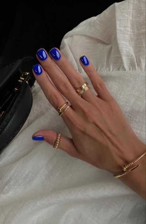 Bright blue nails for summer