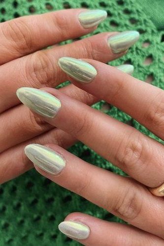 green chrome nail ideas