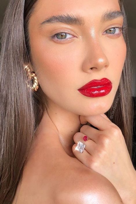 Red lips Old Money Makeup