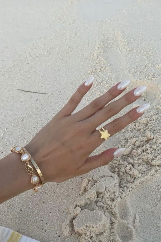 neutral beach vacation nails
