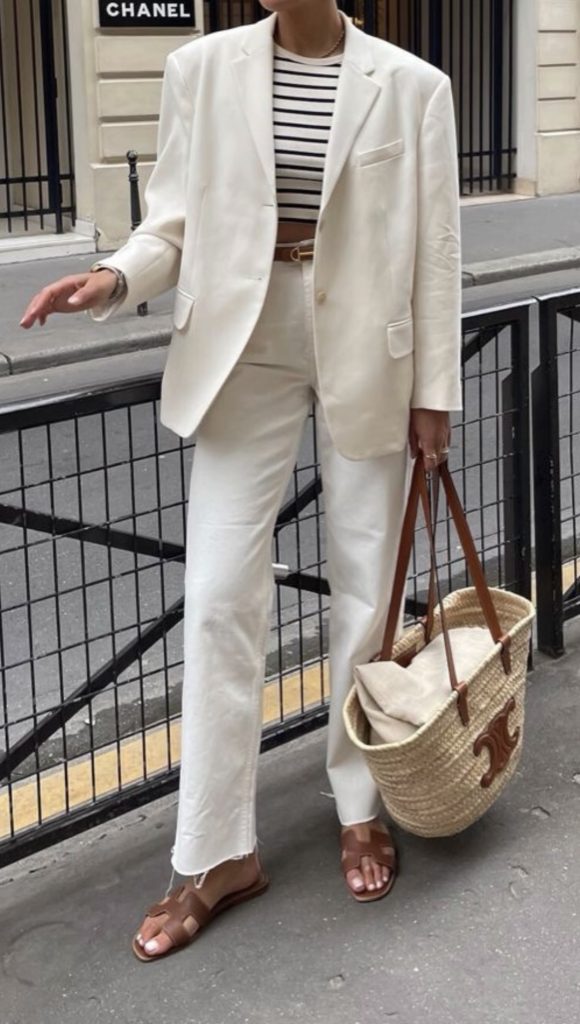 white pants outfit | Chic travel outfits