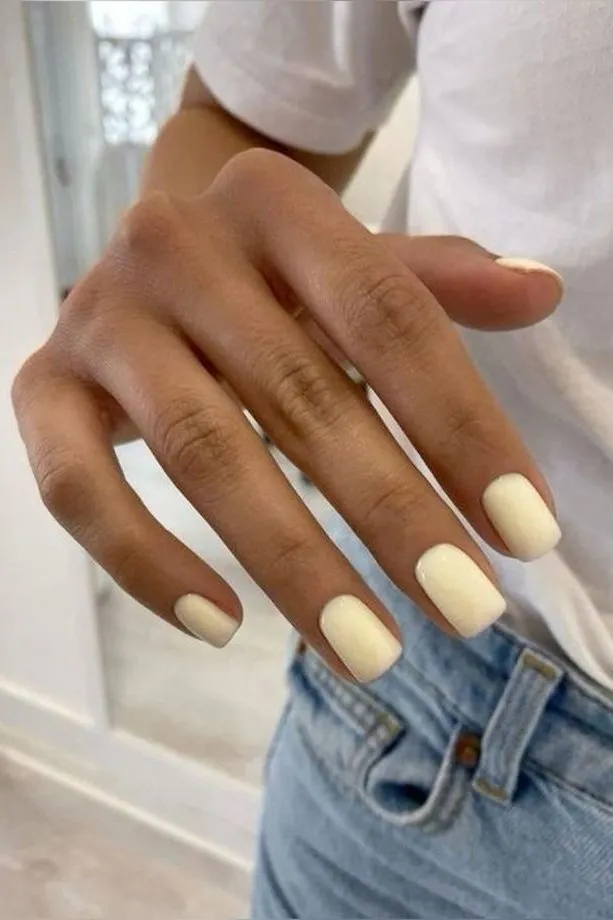 Butter yellow Nails