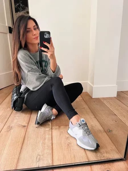 New Balance 327 with leggings