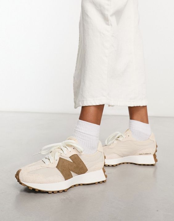 New Balance 327 beige