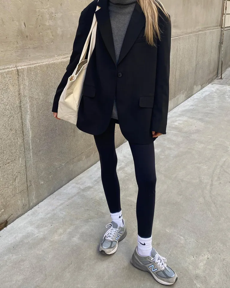 New Balance 990 with leggings