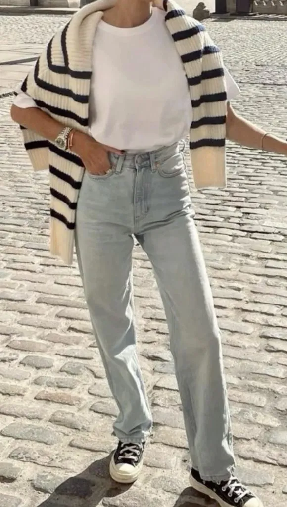 Casual Jeans Outfits for Moms on the Go