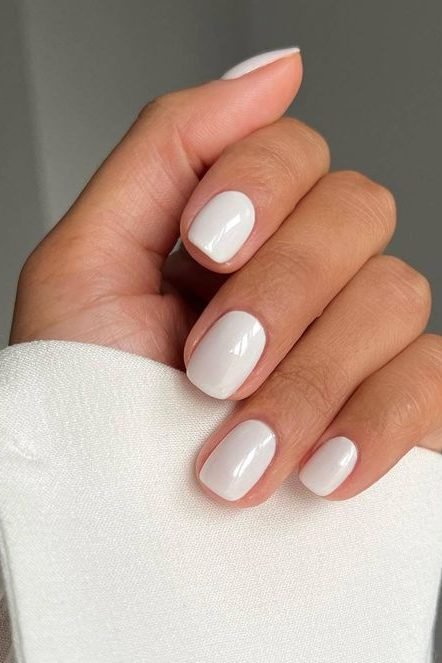 Timeless white nail ideas