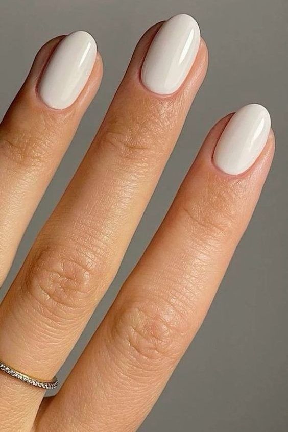Timeless white nails 