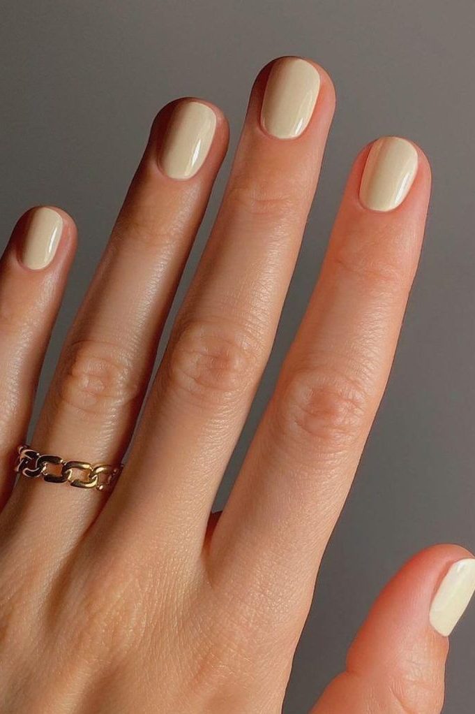 Butter yellow September Nails