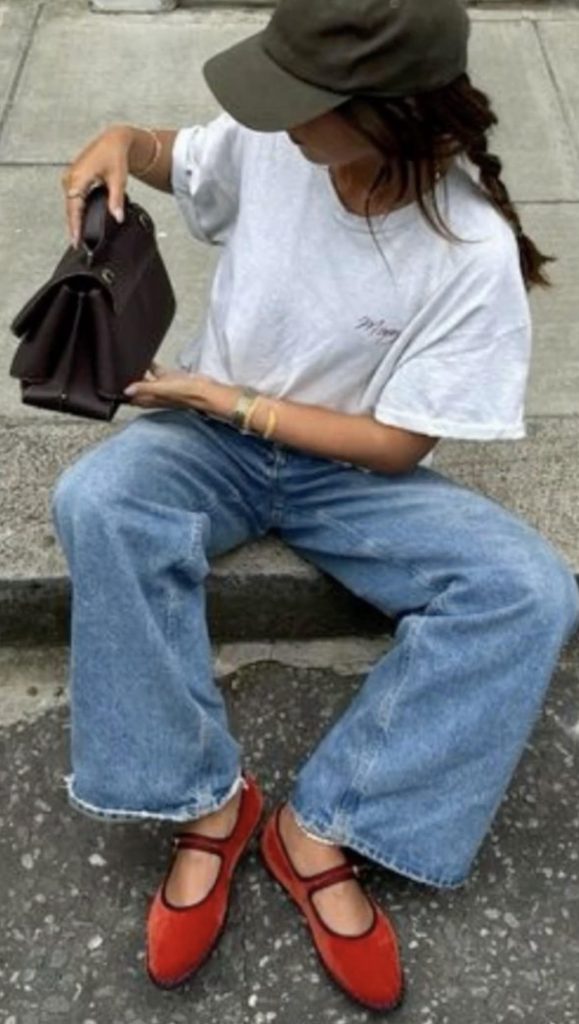 Red ballet flats and blue jeans Outfits