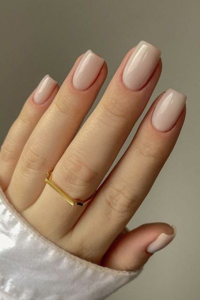 Nude Manicure