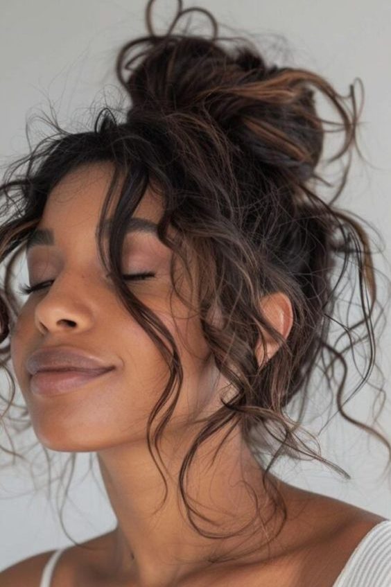 Messy Bun | How to Style Wavy Hair