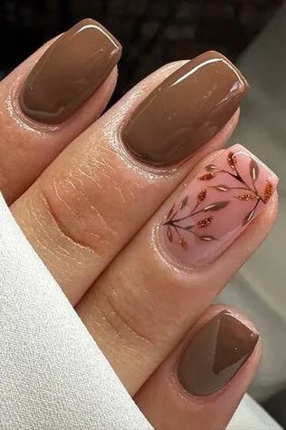 Minimalist Leaf Nail Art
