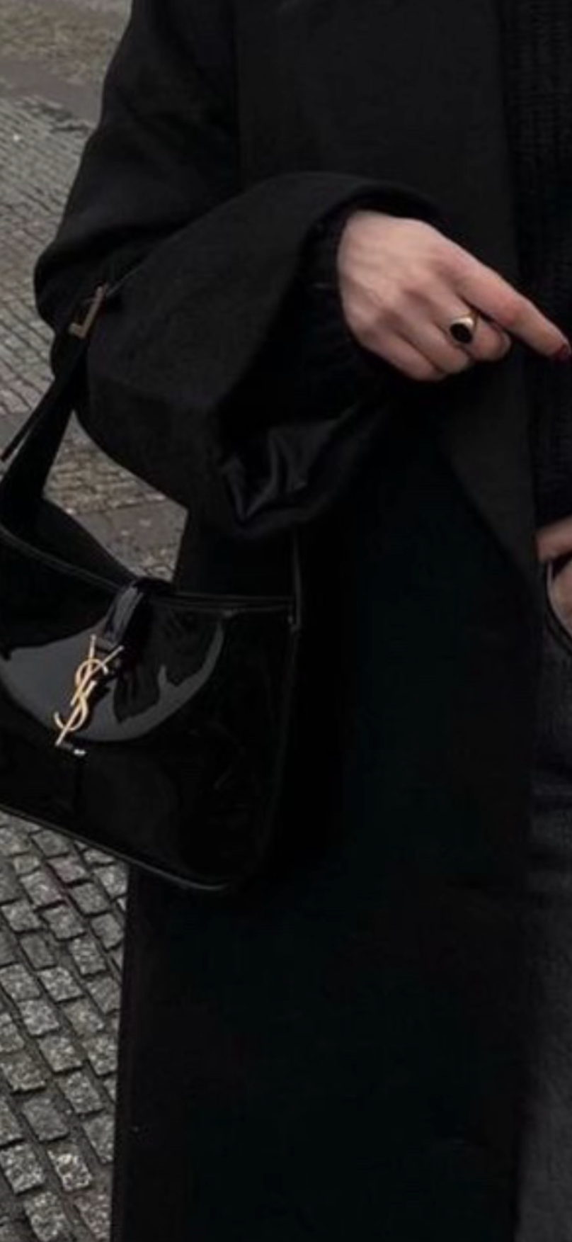 Black Monochrome Aesthetic Fall Outfits