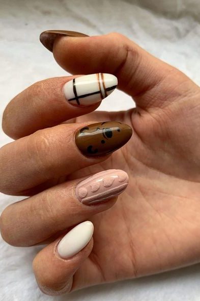 Plaid almond Nails