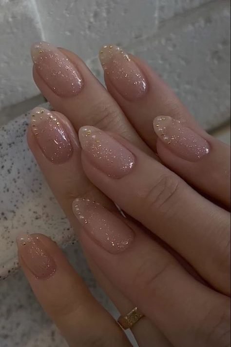 Glitter Accent Nail inspo