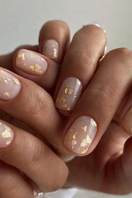 Glitter Accent Classy Short Nail Designs