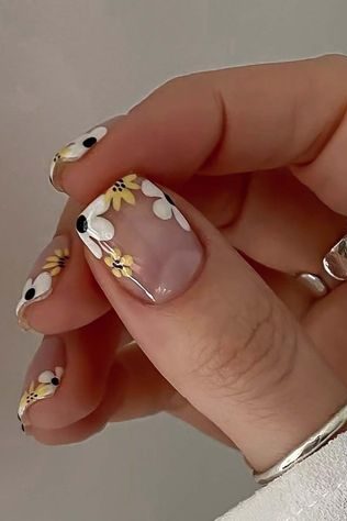 Floral nail art