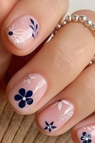 Floral nail art inspo